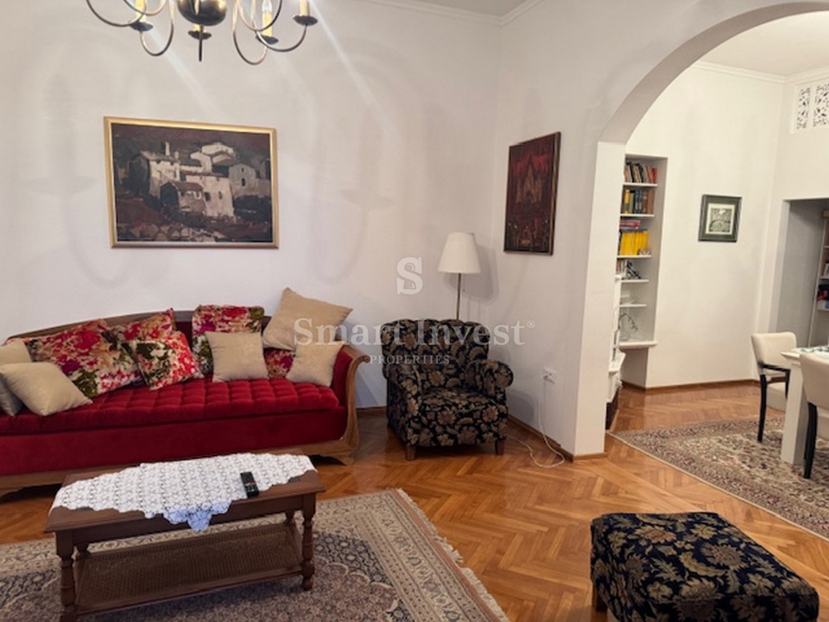 OPATIJA - CENTER, prostorno stanovanje v vili, 50 m od morja