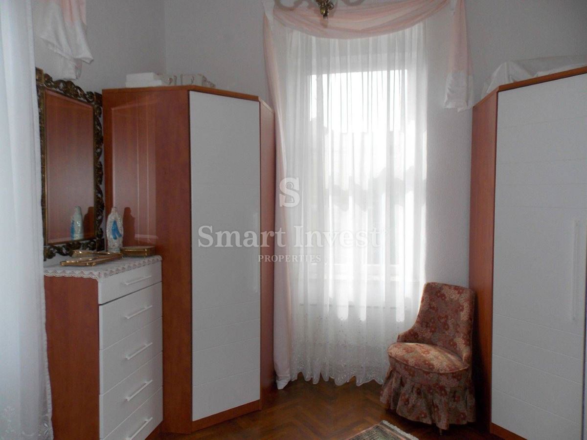 OPATIJA - CENTER, prostorno stanovanje v vili, 50 m od morja