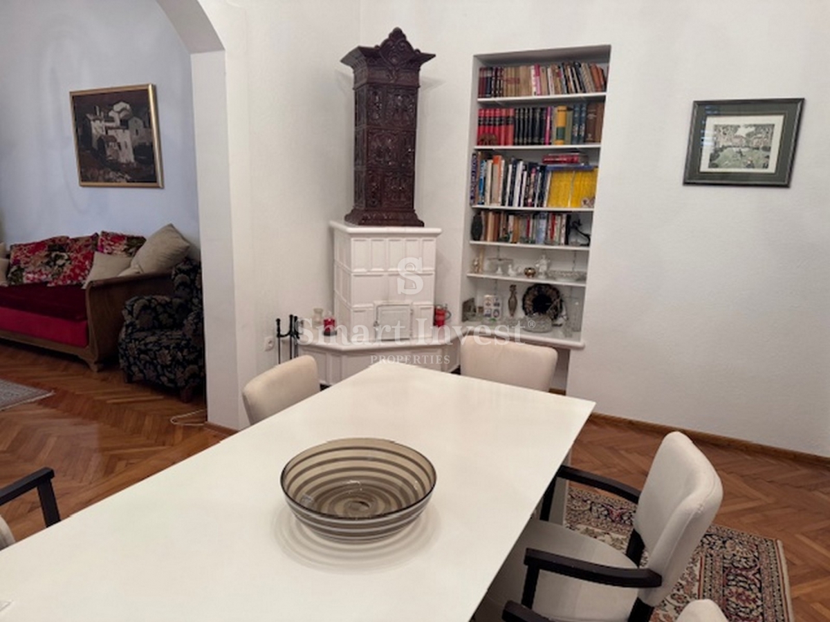 OPATIJA - CENTER, prostorno stanovanje v vili, 50 m od morja