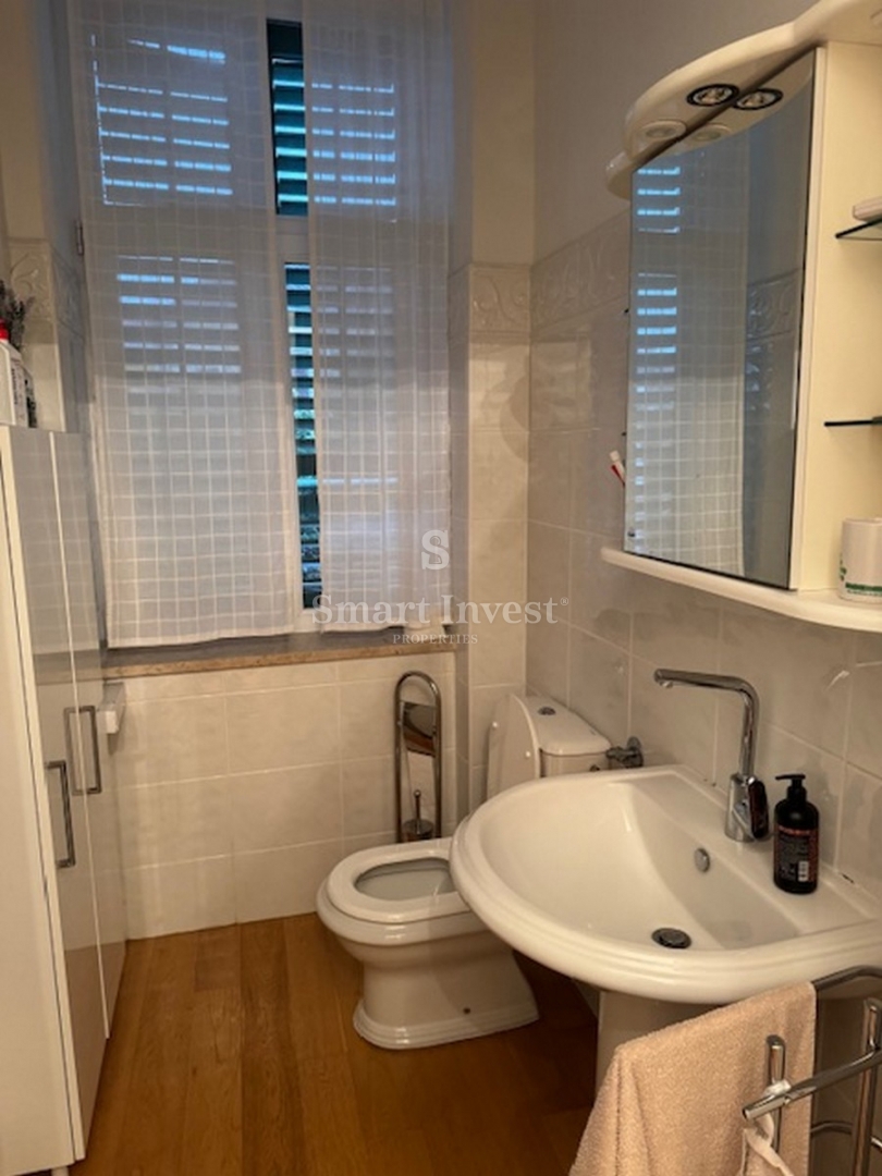 OPATIJA - CENTER, prostorno stanovanje v vili, 50 m od morja