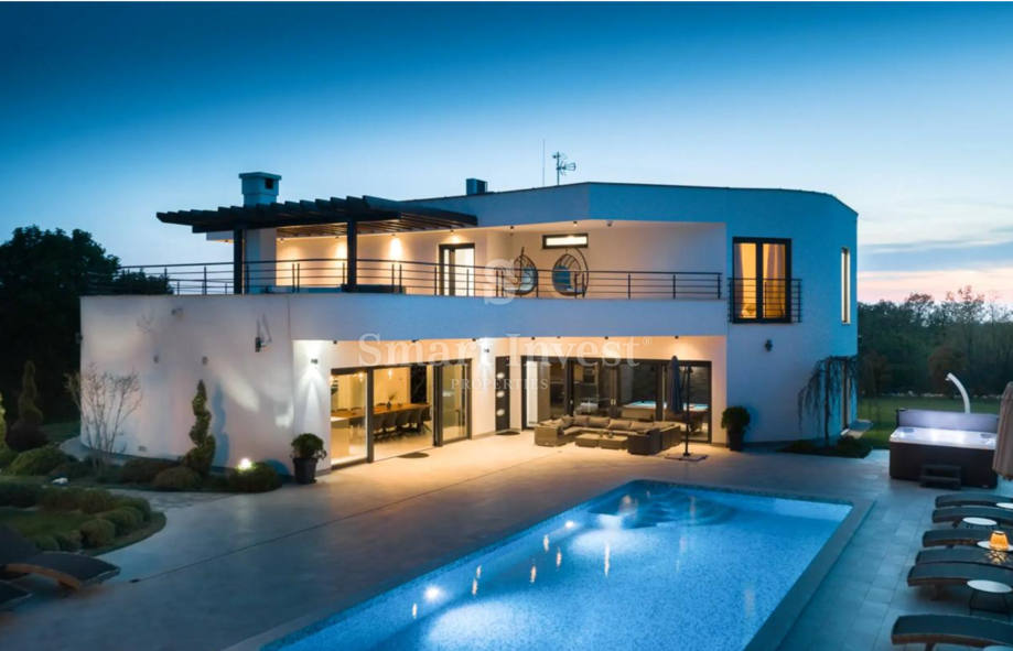 ISTRA – SVETVINČENAT, luksuzna vila na zemljišču velikosti 8.686 m²