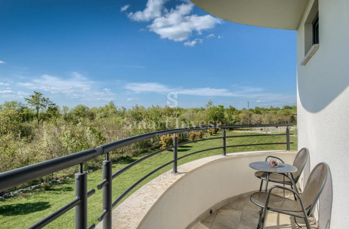 ISTRA – SVETVINČENAT, luksuzna vila na zemljišču velikosti 8.686 m²