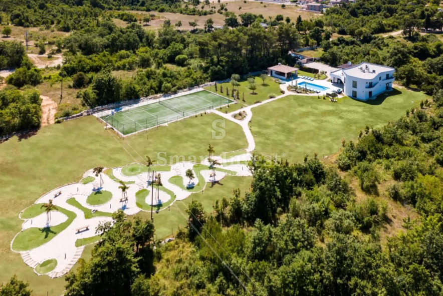 ISTRA – SVETVINČENAT, luksuzna vila na zemljišču velikosti 8.686 m²