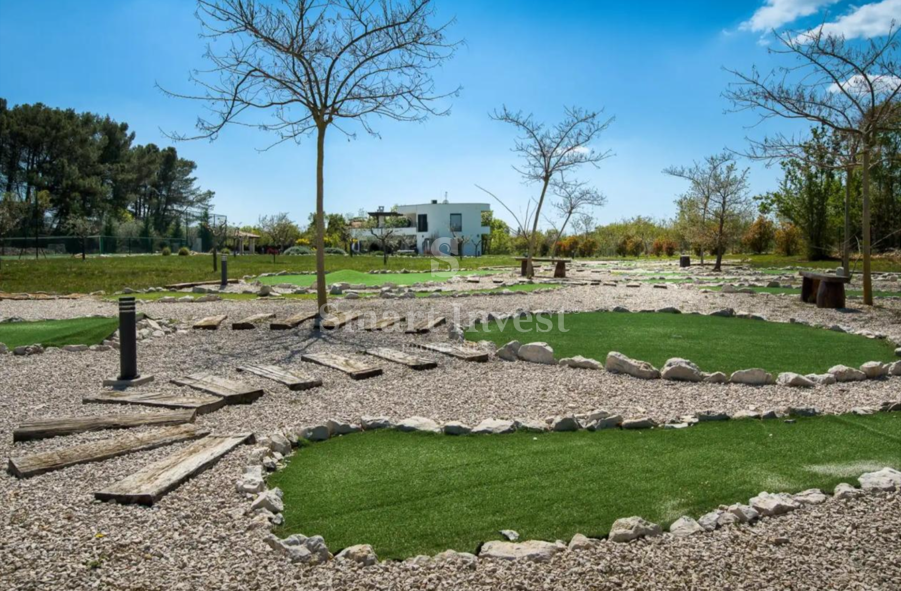 ISTRA – SVETVINČENAT, luksuzna vila na zemljišču velikosti 8.686 m²