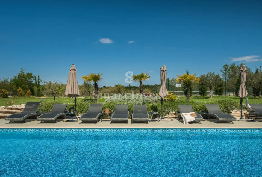 ISTRA – SVETVINČENAT, luksuzna vila na zemljišču velikosti 8.686 m²