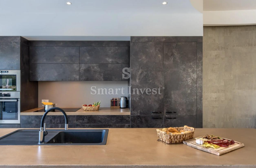 ISTRA – SVETVINČENAT, luksuzna vila na zemljišču velikosti 8.686 m²