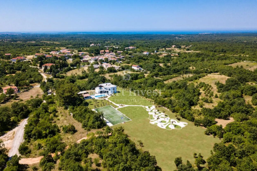 ISTRA – SVETVINČENAT, luksuzna vila na zemljišču velikosti 8.686 m²
