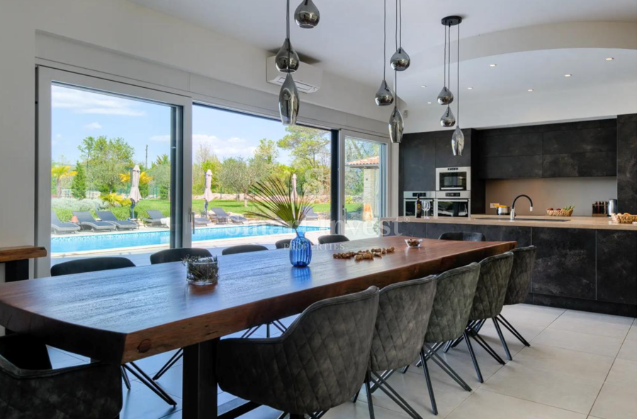 ISTRA – SVETVINČENAT, luksuzna vila na zemljišču velikosti 8.686 m²