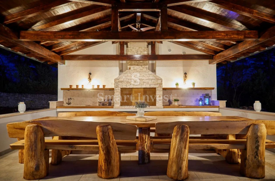 ISTRA – SVETVINČENAT, luksuzna vila na zemljišču velikosti 8.686 m²