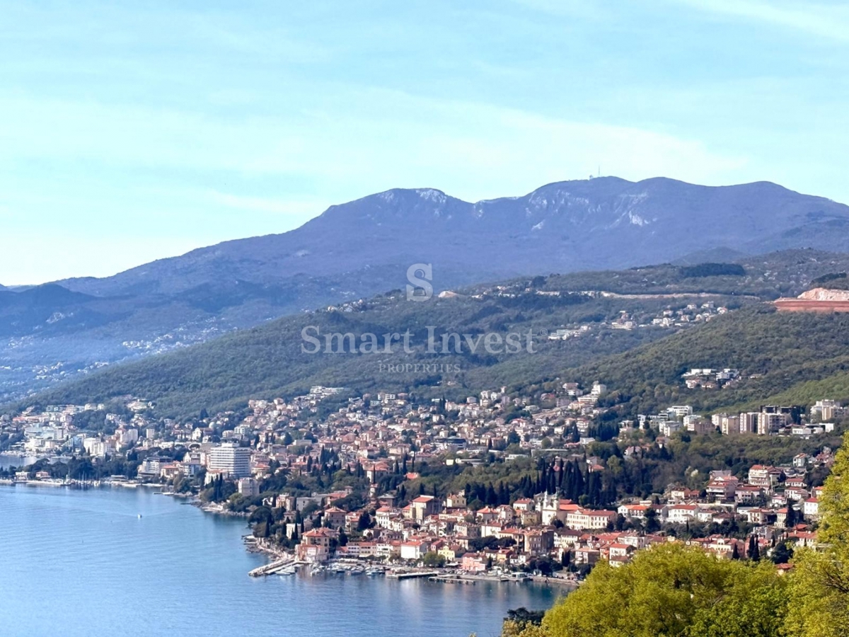 OPATIJA - PAVLOVAC, hiša z 2 stanovanjema, garažo in pogledom na morje