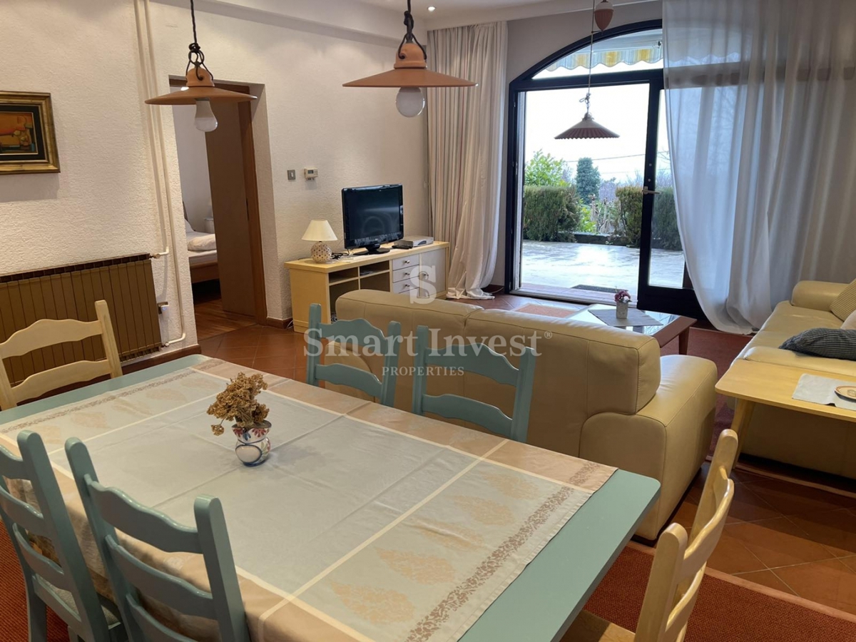 OPATIJA - PAVLOVAC, hiša z 2 stanovanjema, garažo in pogledom na morje