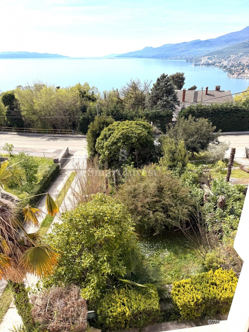 OPATIJA - PAVLOVAC, hiša z 2 stanovanjema, garažo in pogledom na morje