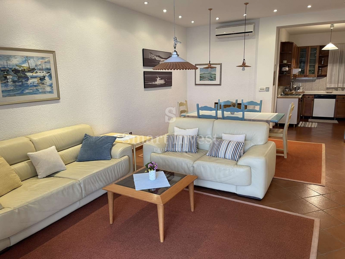 OPATIJA - PAVLOVAC, hiša z 2 stanovanjema, garažo in pogledom na morje