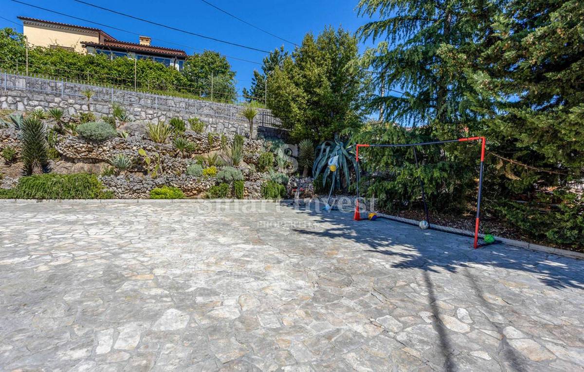OPATIJA - POBRI, Lepa hiša z bazenom in pogledom na morje, prodamo