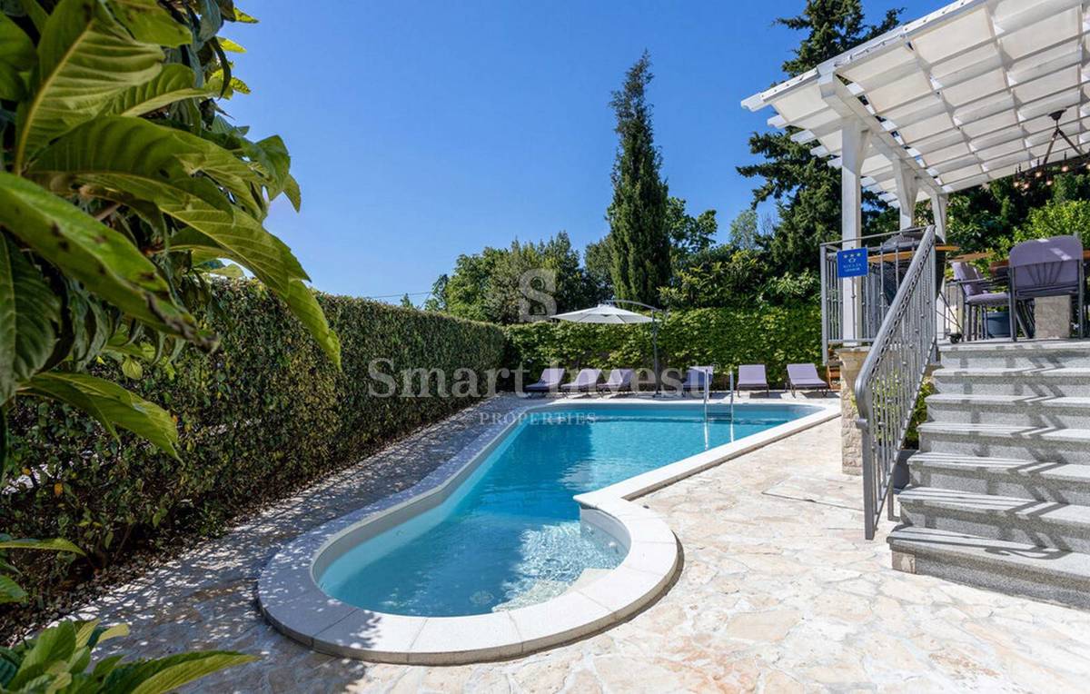 OPATIJA - POBRI, Lepa hiša z bazenom in pogledom na morje, prodamo