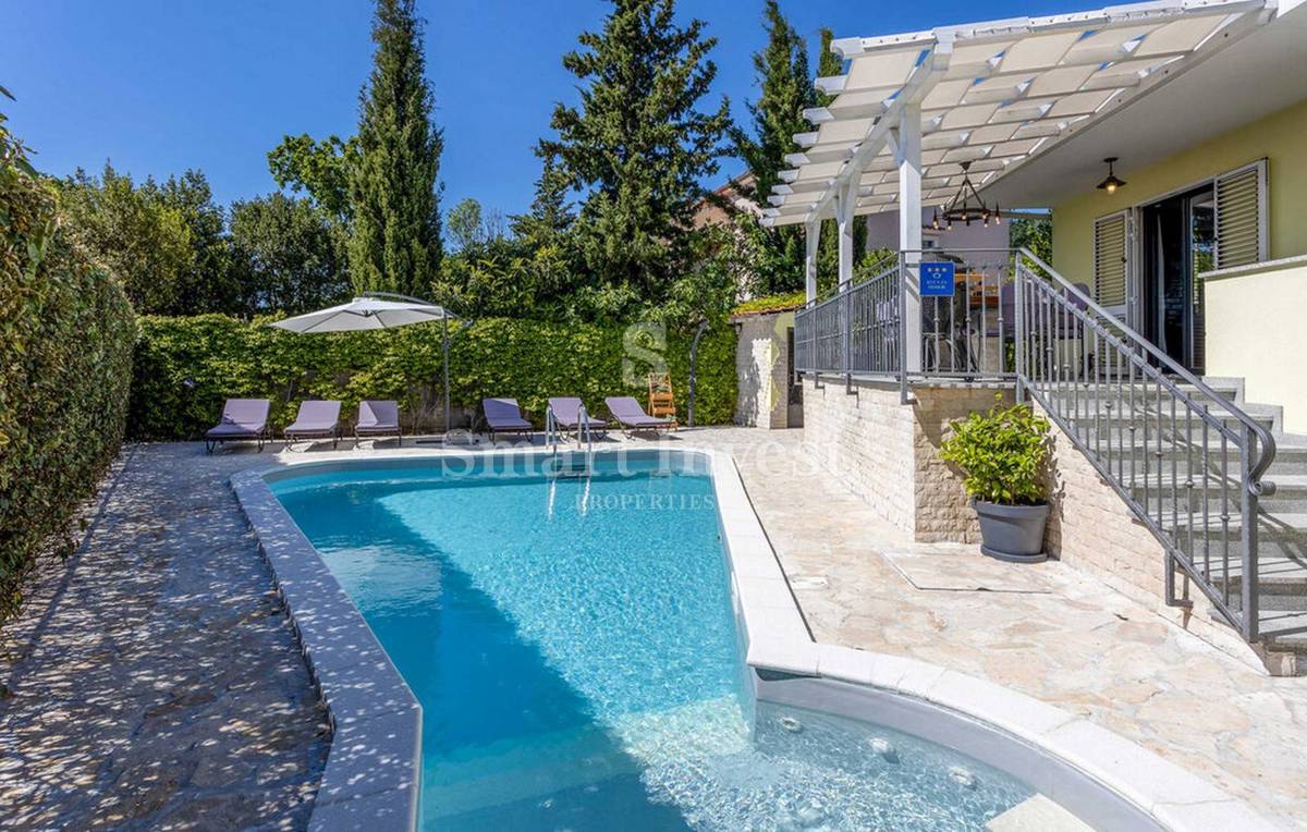 OPATIJA - POBRI, Lepa hiša z bazenom in pogledom na morje, prodamo