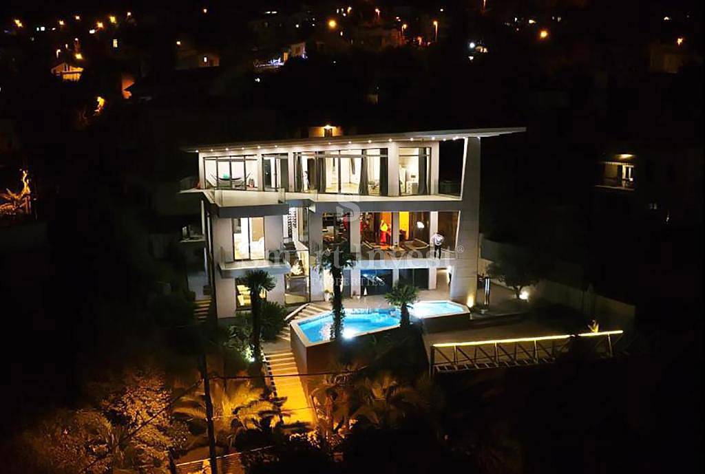OPATIJA - CENTER, Ekskluzivna vila s pogledom na morje, 100 m do morja!