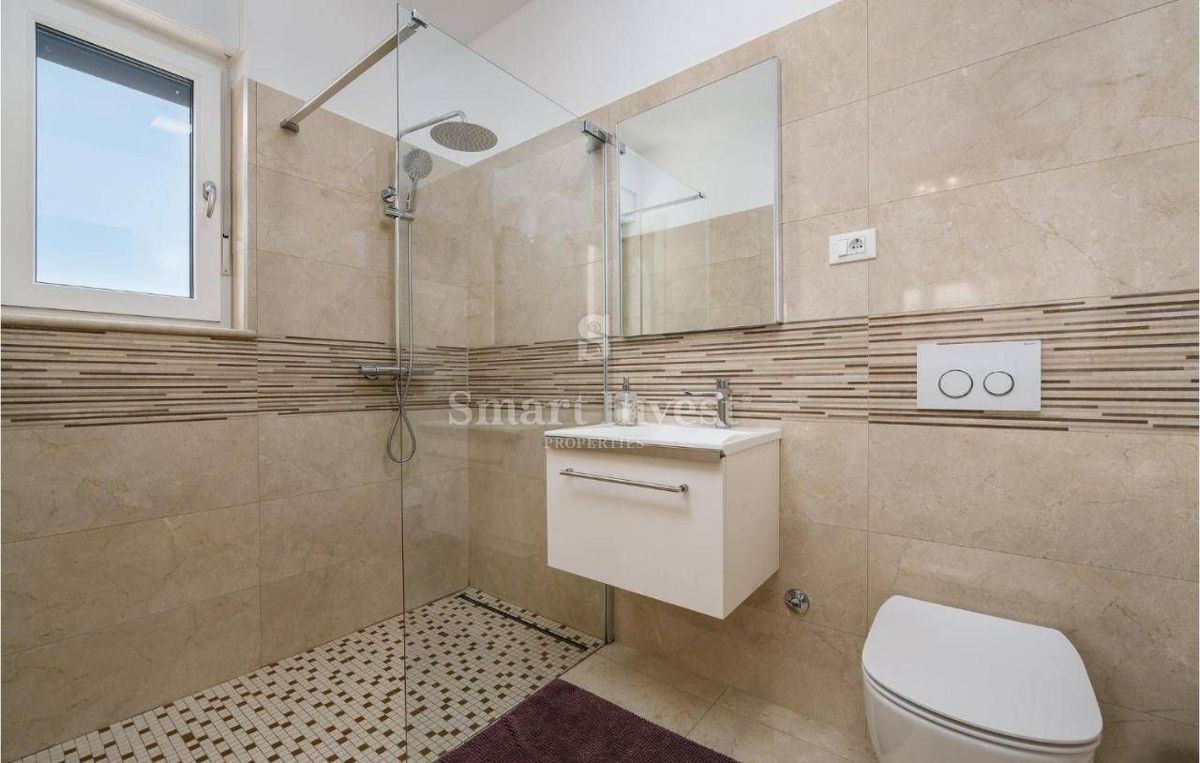 ISTRIA - FAŽANA, VILLA WITH 3 APARTMENTS NEAR THE SEA