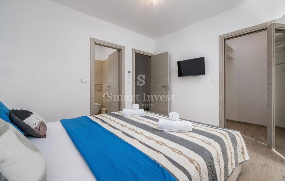 ISTRIA - FAŽANA, VILLA WITH 3 APARTMENTS NEAR THE SEA