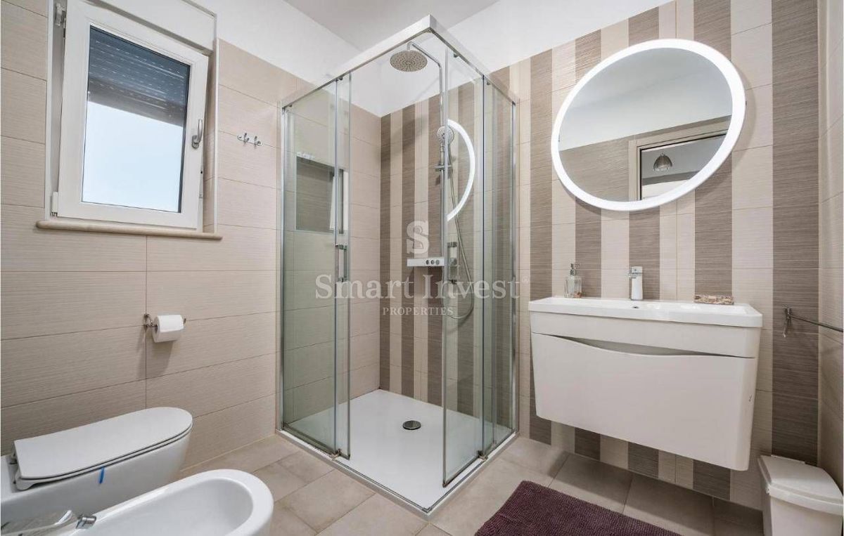 ISTRIA - FAŽANA, VILLA WITH 3 APARTMENTS NEAR THE SEA