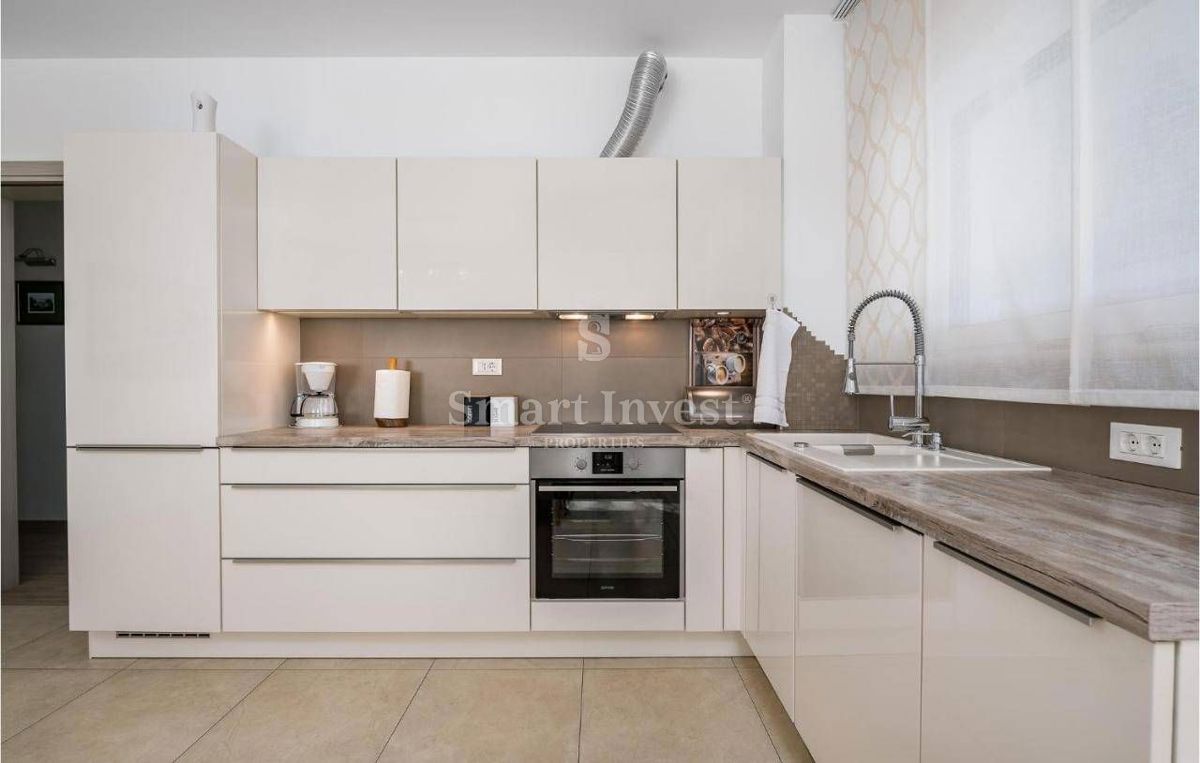 ISTRIA - FAŽANA, VILLA WITH 3 APARTMENTS NEAR THE SEA