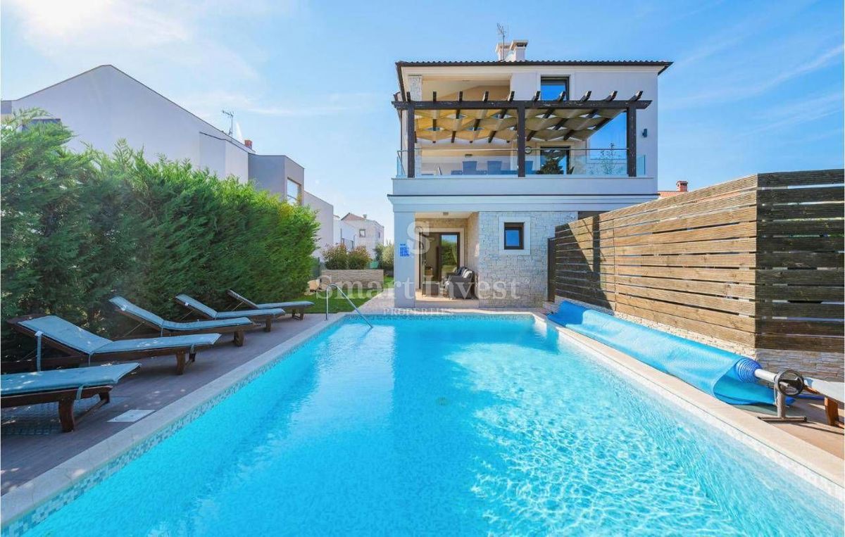 ISTRIA - FAŽANA, VILLA WITH 3 APARTMENTS NEAR THE SEA