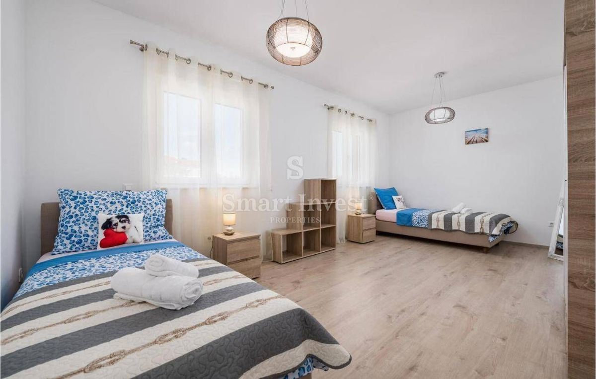 ISTRIA - FAŽANA, VILLA WITH 3 APARTMENTS NEAR THE SEA