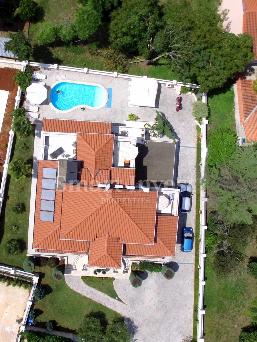 ISTRIA - FUNTANA, Beautiful villa with pool and 10 apartments near the sea! 