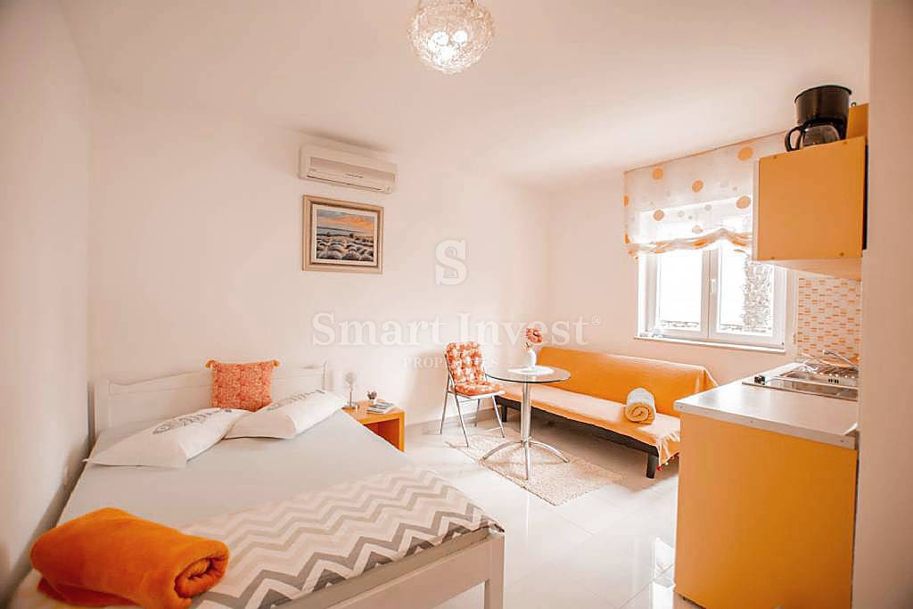 ISTRIA - FUNTANA, Beautiful villa with pool and 10 apartments near the sea! 