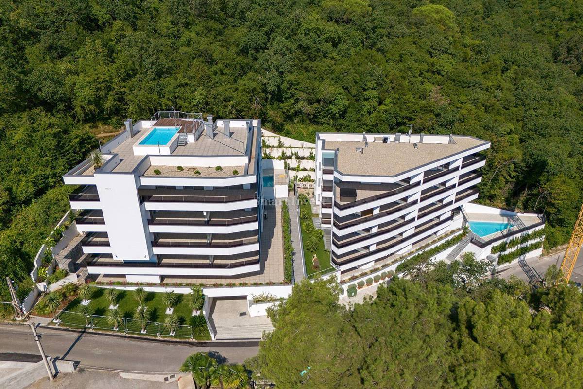 OPATIJA, luksuzno stanovanje s pogledom na morje in skupnim bazenom