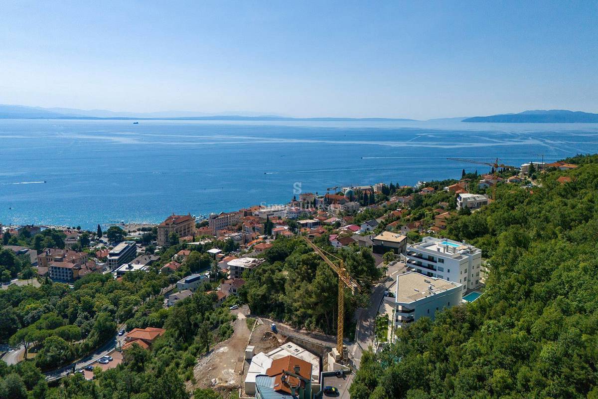 OPATIJA, luksuzno stanovanje s pogledom na morje in skupnim bazenom