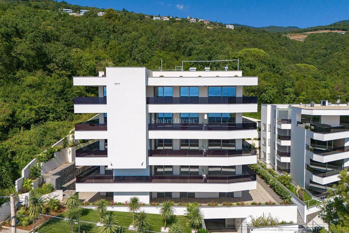 OPATIJA, luksuzno stanovanje s pogledom na morje in skupnim bazenom