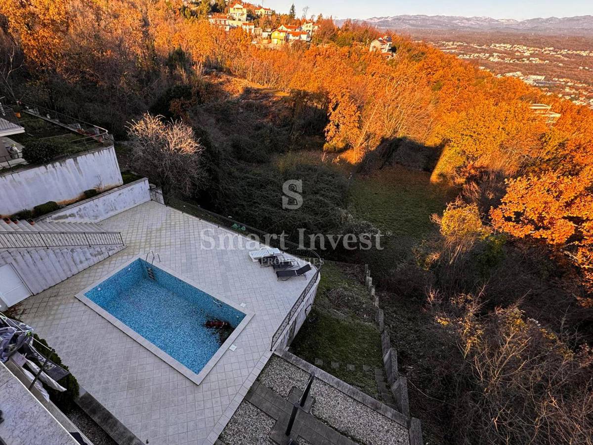 OPATIJA - BREGI, 3-s stanovanje s pogledom na morje, v stavbi z bazenom