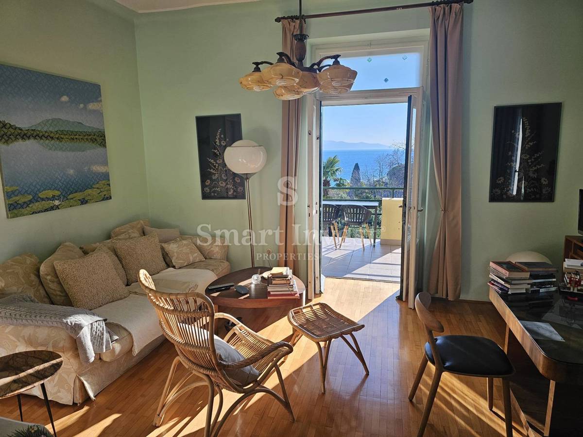 OPATIJA, dva apartmaja s parkiriščem in vrtom blizu morja