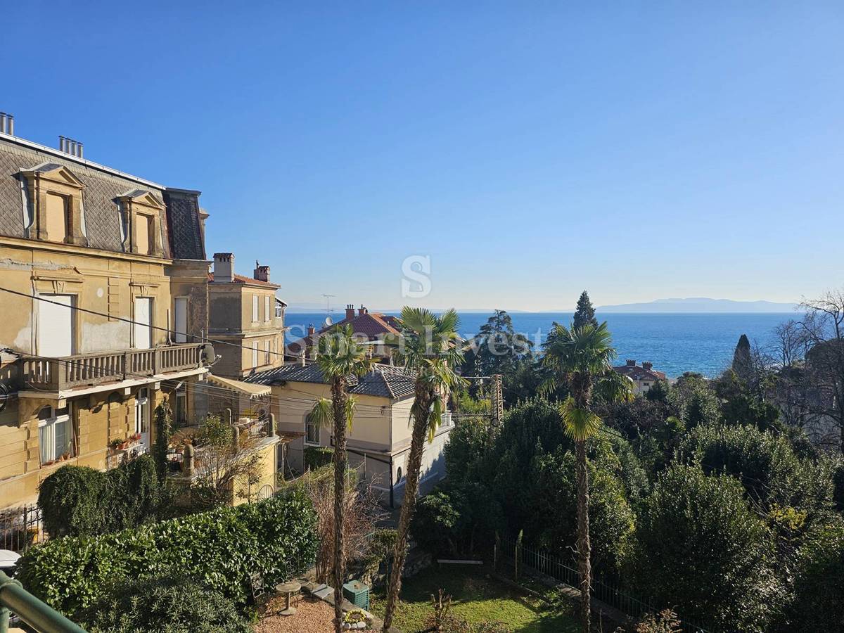 OPATIJA, dva apartmaja s parkiriščem in vrtom blizu morja