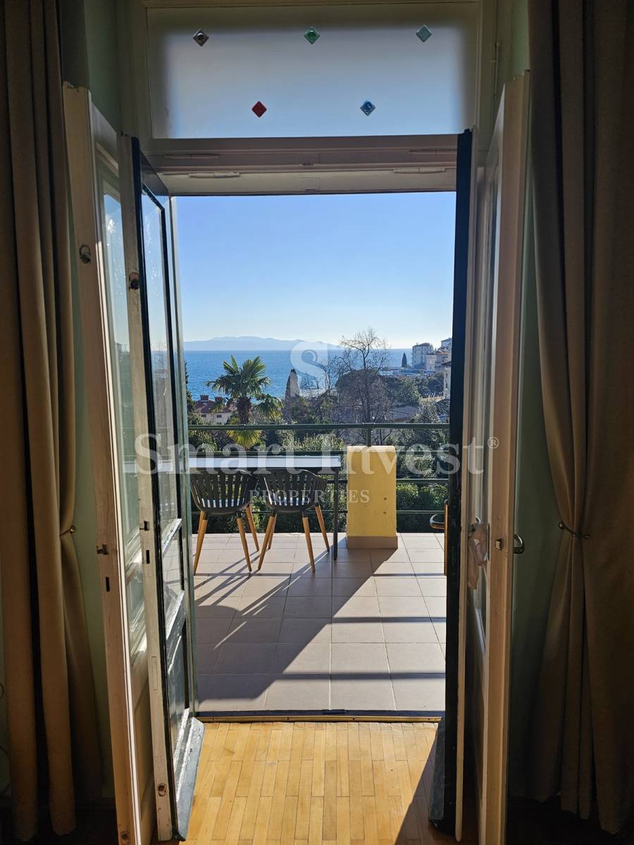 OPATIJA, dva apartmaja s parkiriščem in vrtom blizu morja