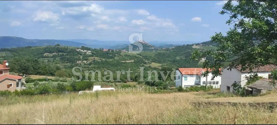 ISTRA - MOTOVUN, zemljišče in hiša s pogledom na Motovun