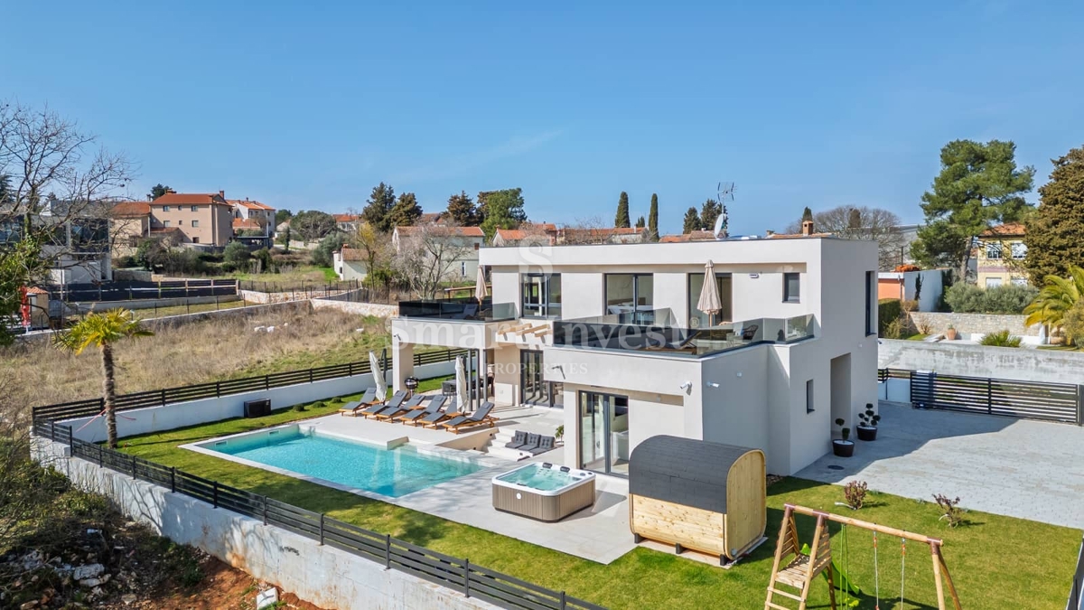 ROVINJ, moderna vila z bazenom in savno, obdana z zelenjem