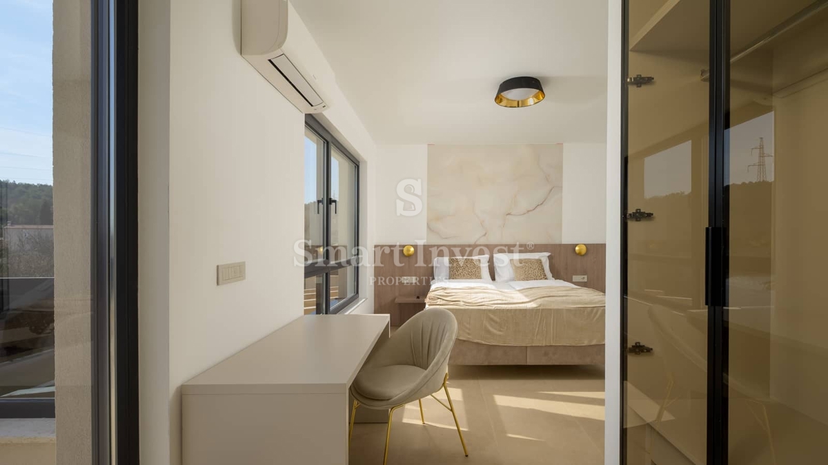 ROVINJ, moderna vila z bazenom in savno, obdana z zelenjem