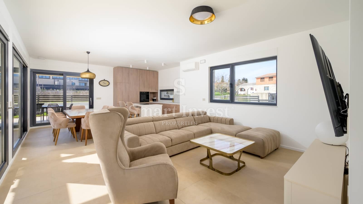 ROVINJ, moderna vila z bazenom in savno, obdana z zelenjem