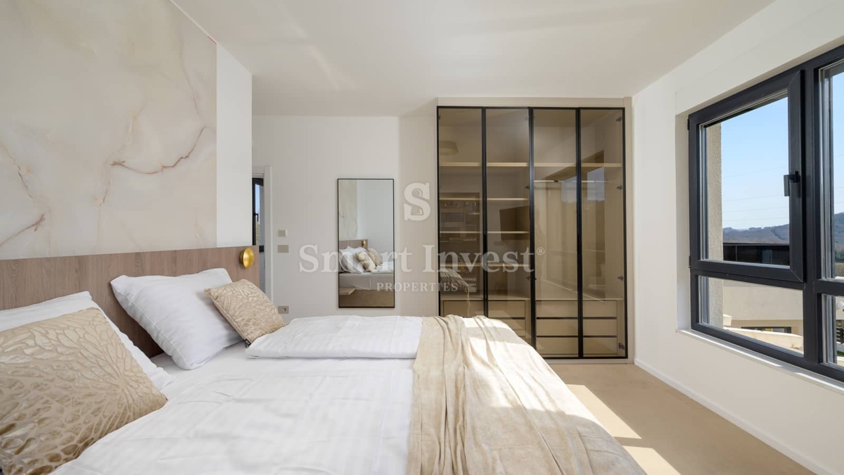 ROVINJ, moderna vila z bazenom in savno, obdana z zelenjem