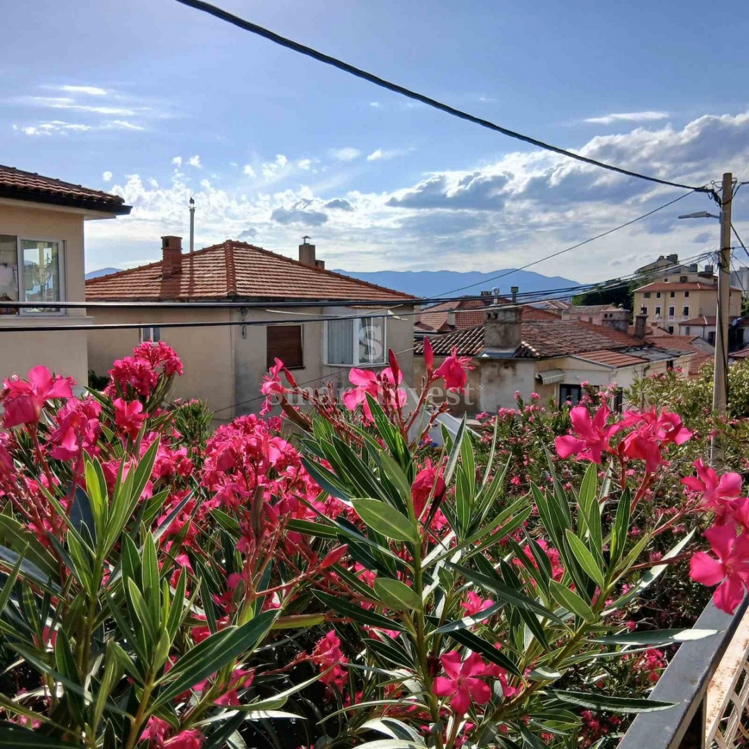 RIJEKA - KOZALA, stanovanje z balkonom in pogledom na morje