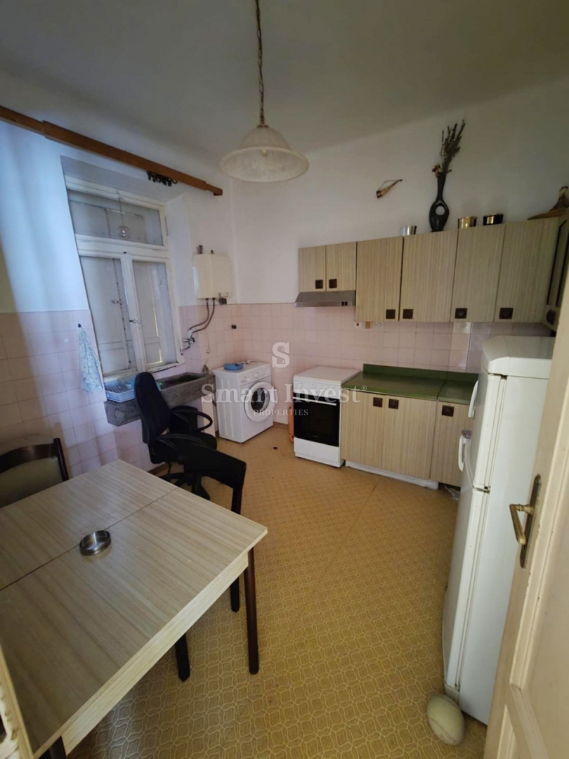 RIJEKA - CENTER, stanovanje za prenovo v bližini centra Reke