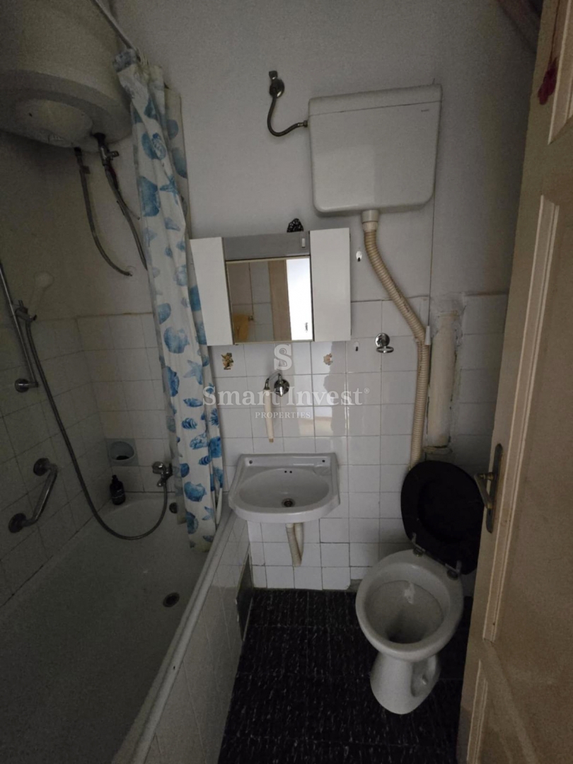 RIJEKA - CENTER, stanovanje za prenovo v bližini centra Reke