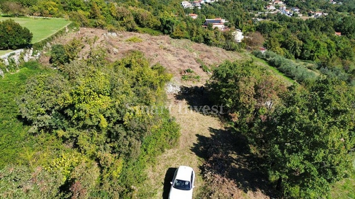 IČIĆI - POLJANE, zemljišče z gradbenim dovoljenjem za 3 vile z bazeni
