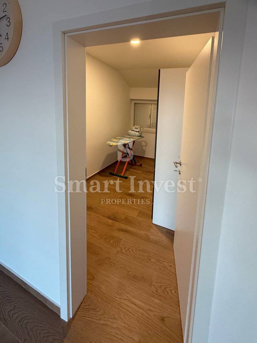 MATULJI, čudovito stanovanje s pogledom na morje in parkiriščem