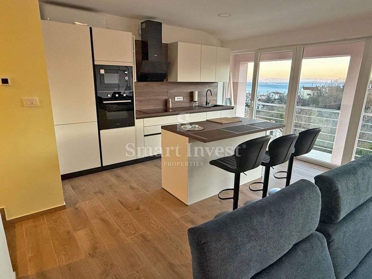 MATULJI, čudovito stanovanje s pogledom na morje in parkiriščem