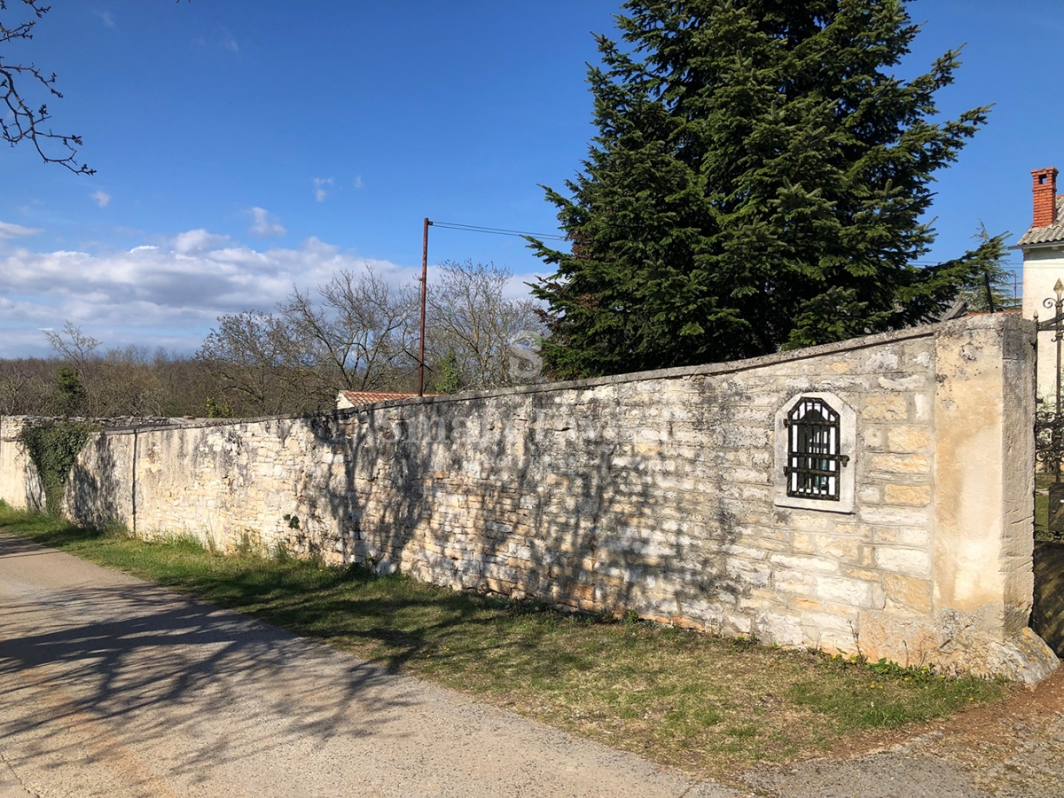 ISTRA, stara hiša s projektom in dovoljenjem za rekonstrukcijo