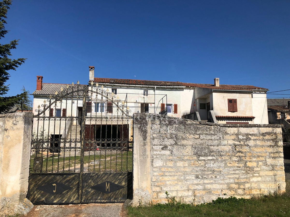 ISTRA, stara hiša s projektom in dovoljenjem za rekonstrukcijo