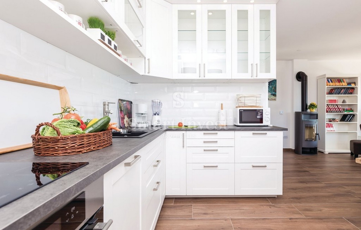 OPATIJA - POBRI, 4-sobno stanovanje s pogledom na morje in parkiriščem